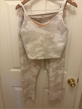 Old Navy size L NWOT
Beige Camo Cropped Tank & Pants Set - Women